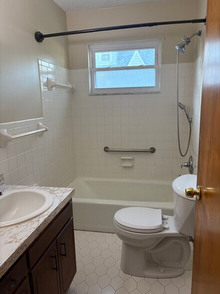 Building Photo - 942 Beecher St