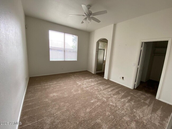 Building Photo - 3901 E San Pedro Ave