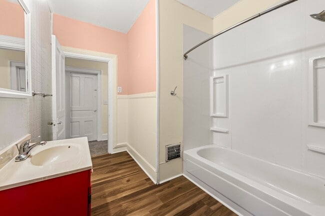 Building Photo - 1017 N Holbrook St