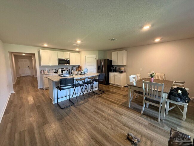 Building Photo - 9732 Angel Oak Dr