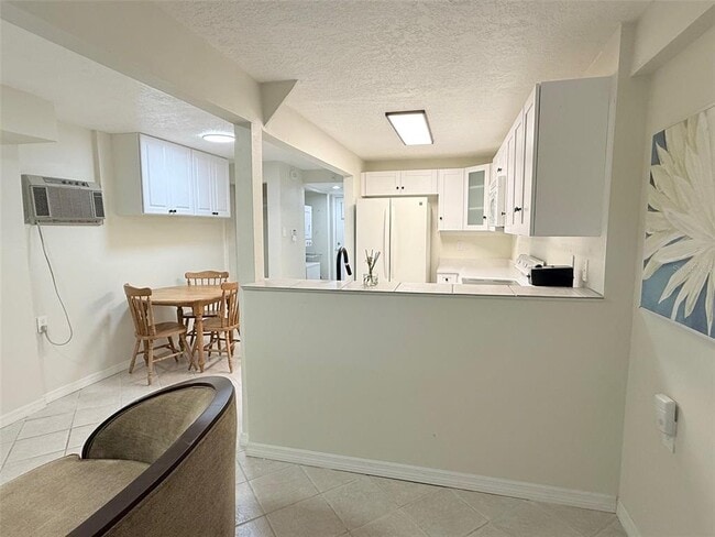 Building Photo - 707 40th St W