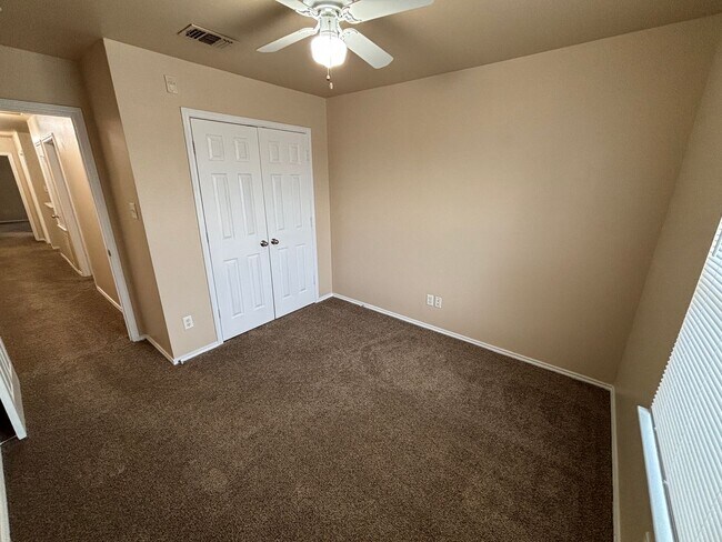 Building Photo - Fantastic 2-Story Townhome with 1-Car Gara...