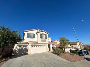 Building Photo - Beautiful 5 bedroom home move in ready and...
