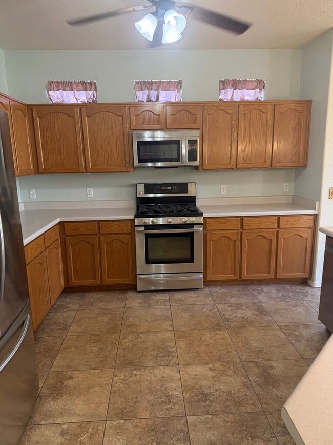 Building Photo - Great Location on Cul de Sac Lot