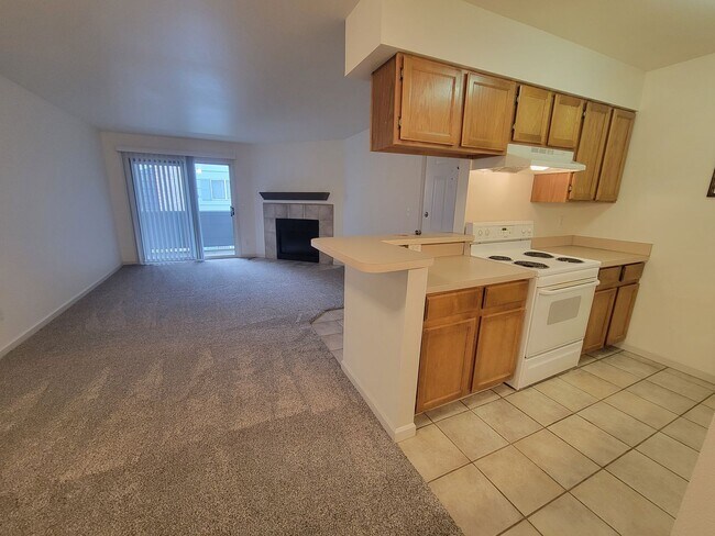 Building Photo - Fresh Boulder 1 Bedroom Condo for Rent with Pool, Tennis and Fitness Center in Hunter Creek