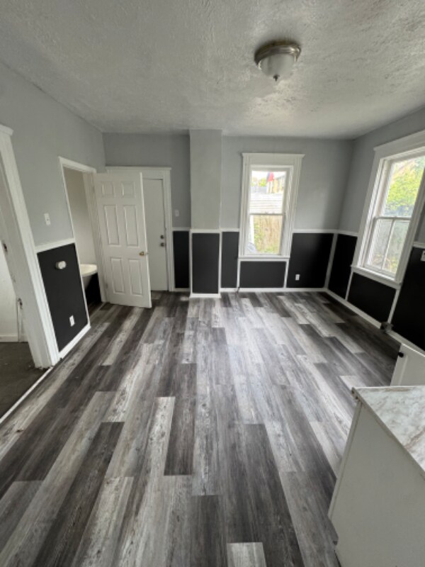 Building Photo - 3124 W 11th Pl