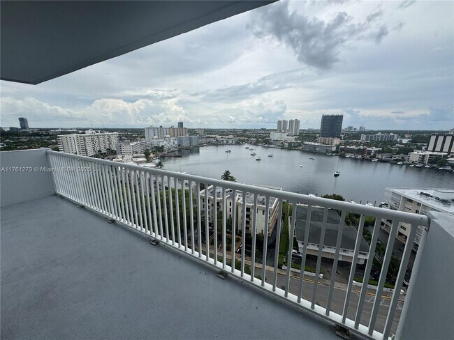 Building Photo - 137 Golden Isles Dr