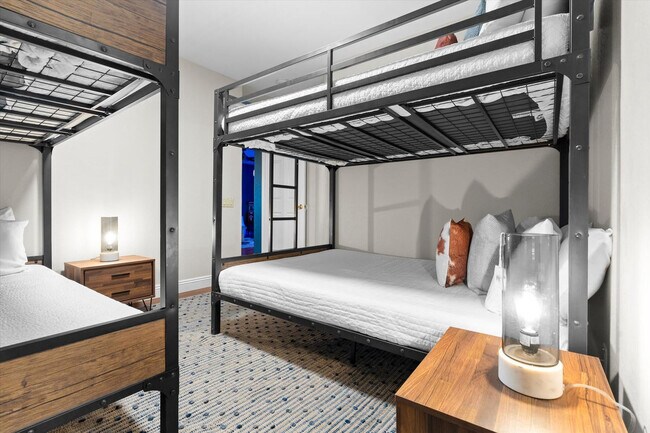 Building Photo - 5604 E Beverly Ln