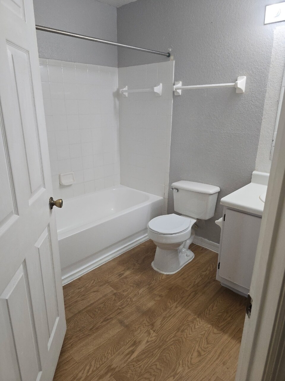 Building Photo - 4240 Summer Landing Dr
