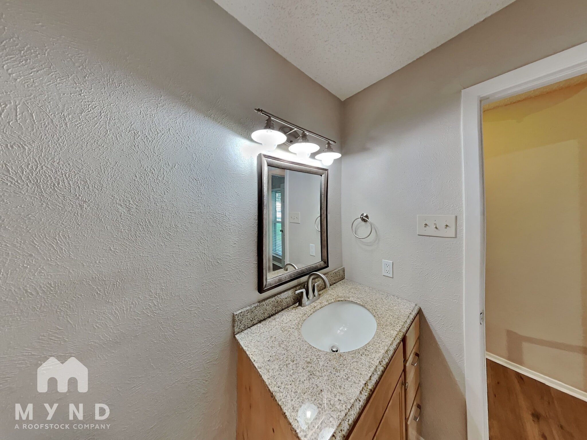 Building Photo - 605 Pyramid Dr