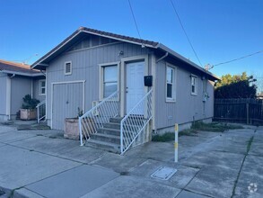 Building Photo - Wonderful Stand Alone Home