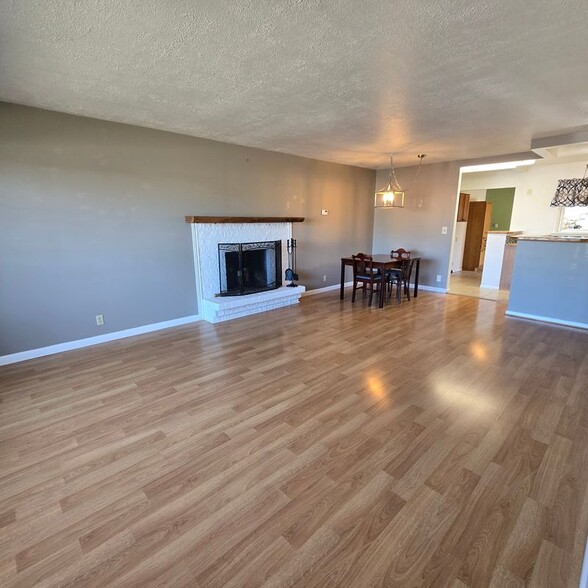 Building Photo - 712 SW 4th St