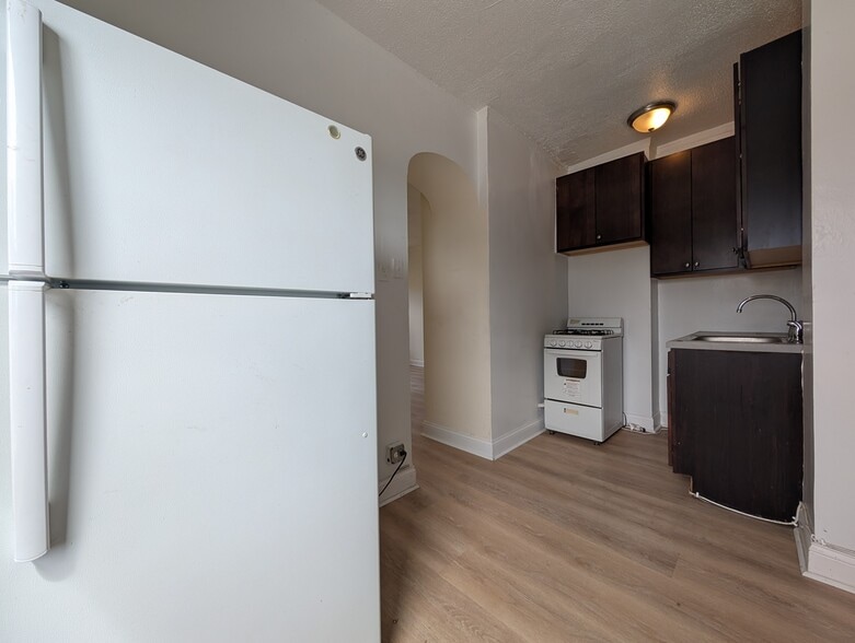 Building Photo - 5412 N Kenmore Ave