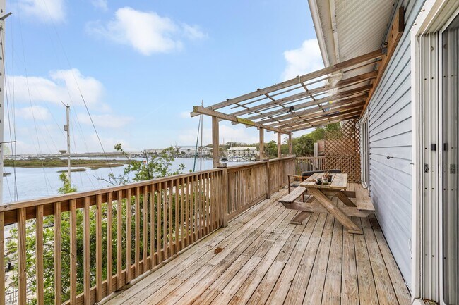 Building Photo - 601 S Ponce De Leon Blvd