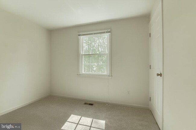 Building Photo - 3025 Ellenwood Dr
