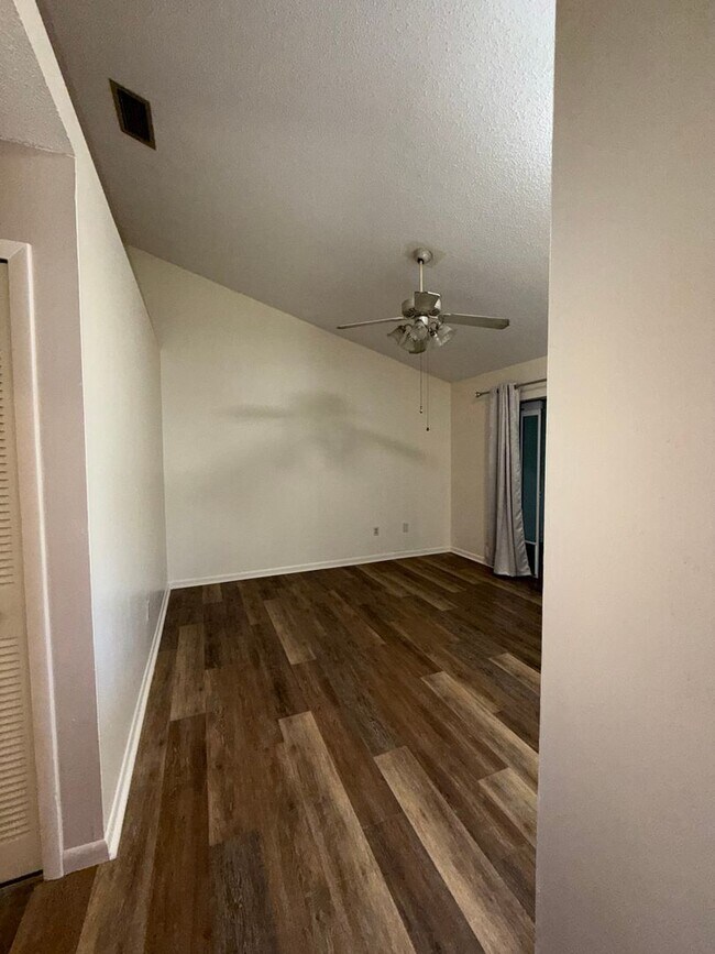 Building Photo - 250 Terrace Hill Blvd