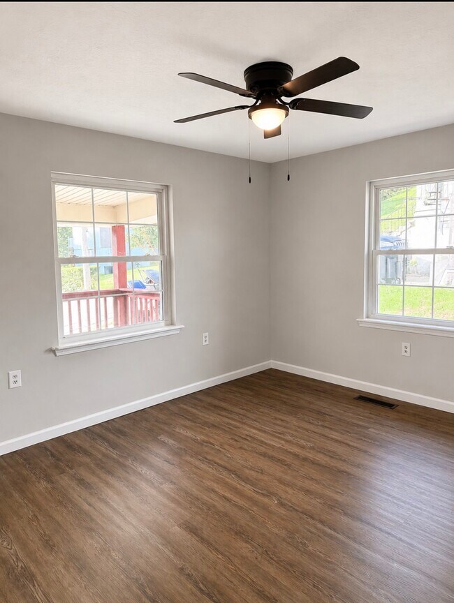 Building Photo - 218 Glass Ave