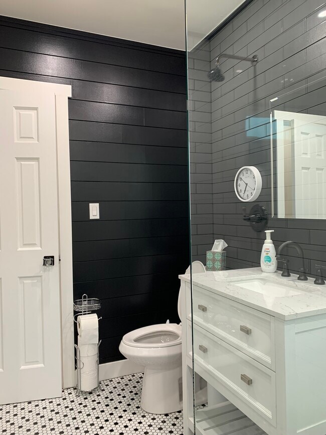 Building Photo - 3956 Olmsted Ave