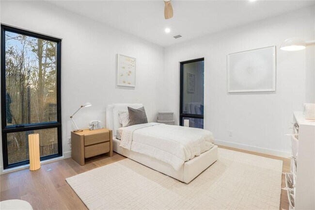 Building Photo - 1736 Cox Rd