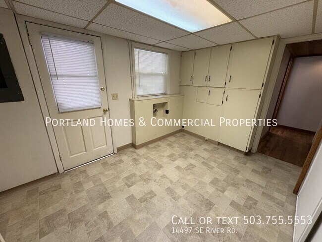 Building Photo - 14497 SE River Rd