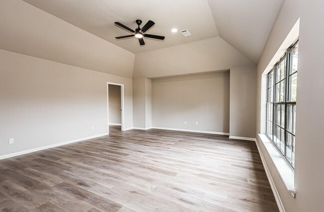 Building Photo - 18703 Evergreen Falls Dr