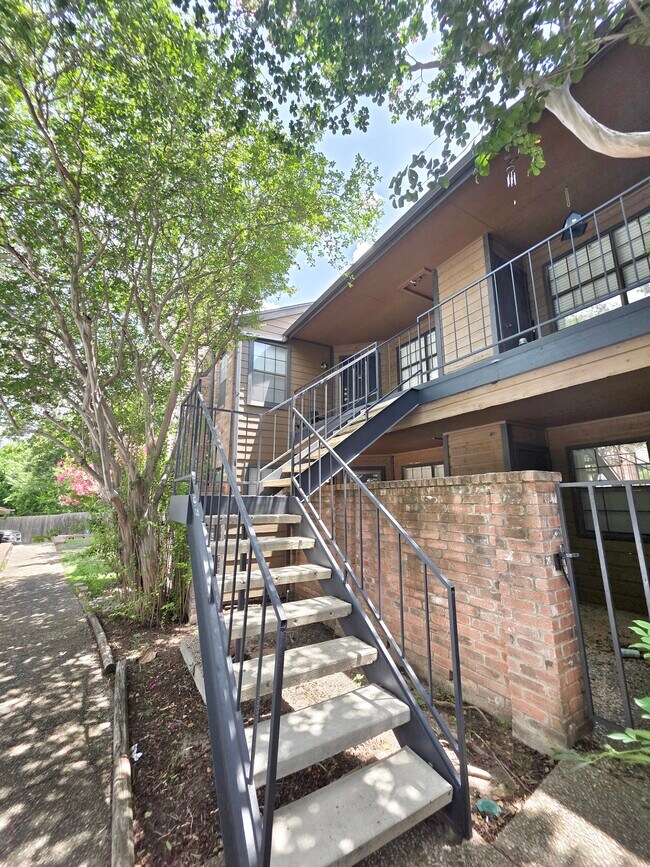 Building Photo - 4803 Hamilton Wolfe Rd