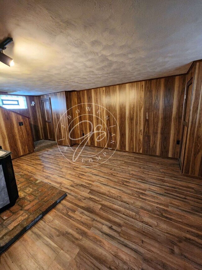 Building Photo - 3 Bed / 2 Bath Home in West Toledo – Bonus...