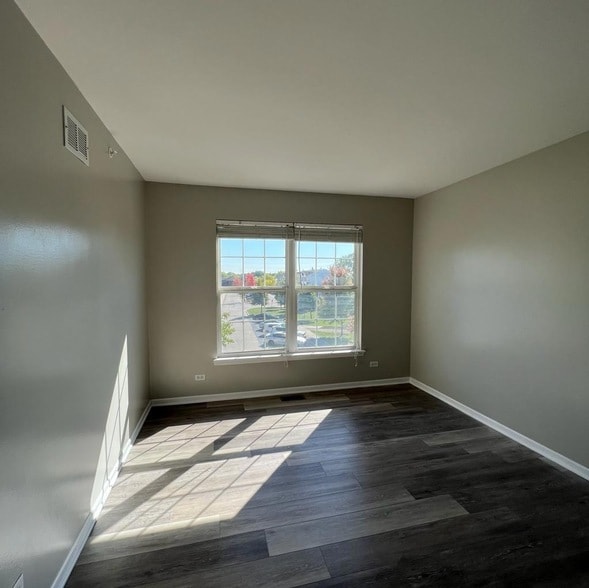 Building Photo - 1169 Shorewood Ct