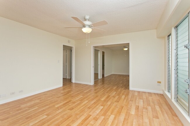 Building Photo - 3 bed, 2 bath, 1 parking in Waikiki with D...