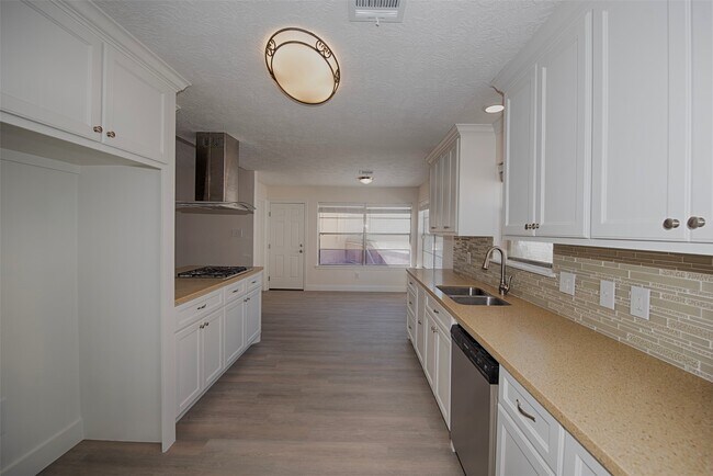 Building Photo - 11406 Sagewind Dr