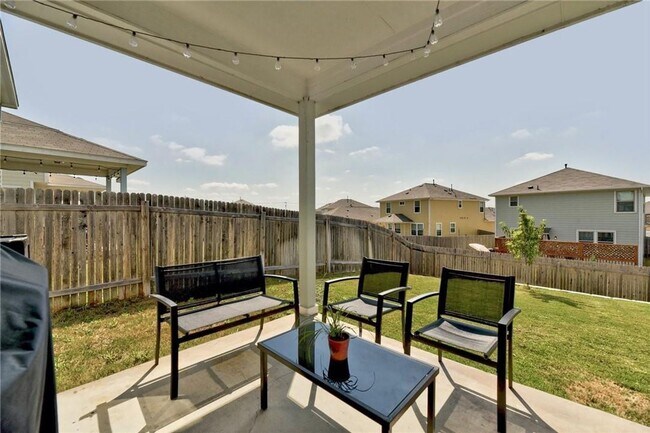 Building Photo - Modern Luxury Awaits in Buda – Stylish 4/B...