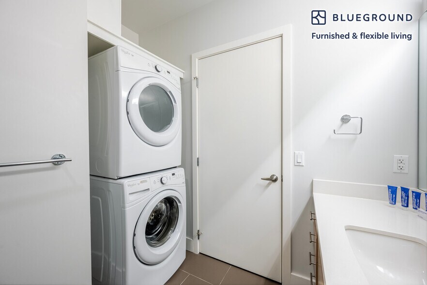 Building Photo - 285 8th Ave N