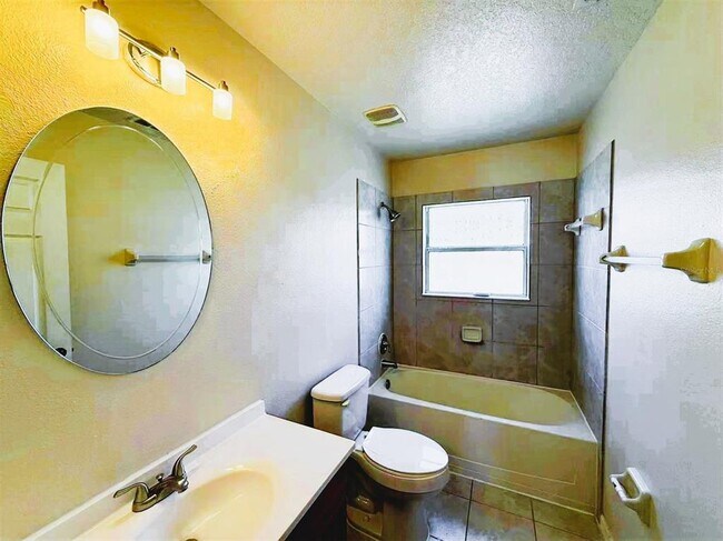 Building Photo - 14139 Sapphire Bay Cir