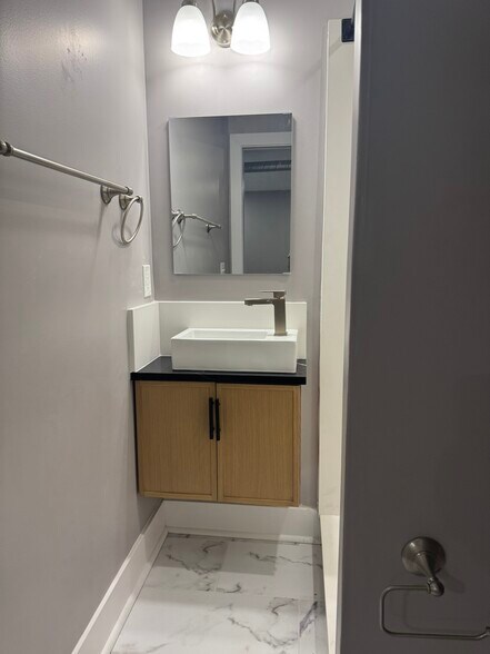 Building Photo - 352 Ermine Way