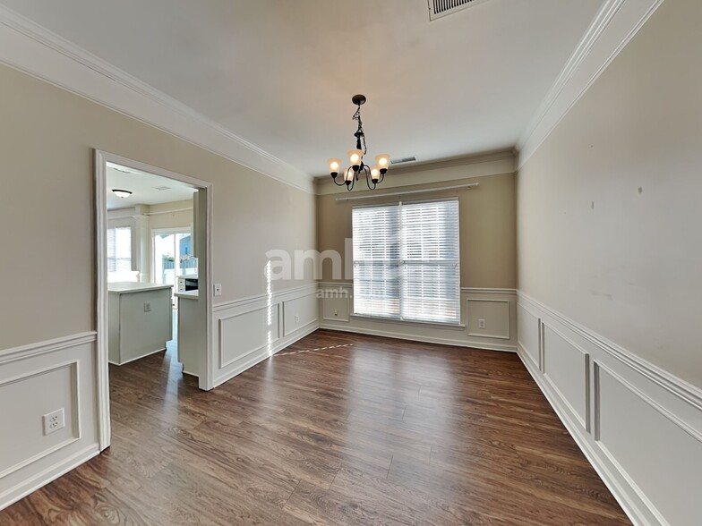 Building Photo - 8933 Coppermine Ln