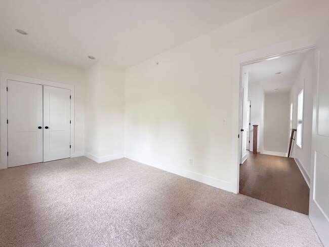 Building Photo - Spacious 4-Bedroom Townhome on Allison Way with Pool Access Near TTU