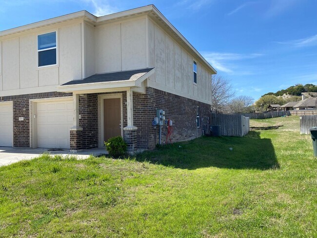 Building Photo - 1709 Castroville Trl