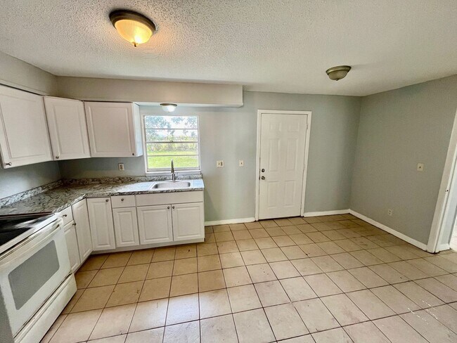 Building Photo - 39500 Lincoln Ave