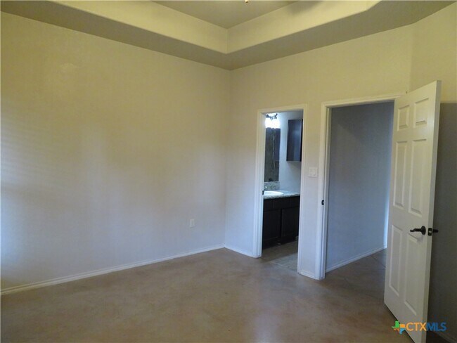 Building Photo - 247 Rosalie Dr