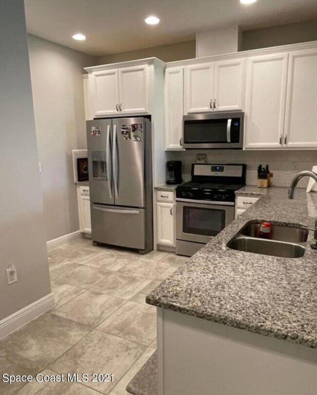 Building Photo - 7883 Loren Cove Dr
