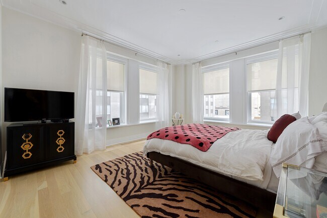 Building Photo - 159 E Walton Plz