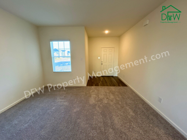 Building Photo - Spacious 5-Bedroom Home with Modern Upgrad...