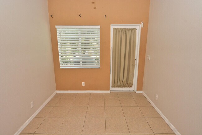 Building Photo - 2138 SE Grand Dr