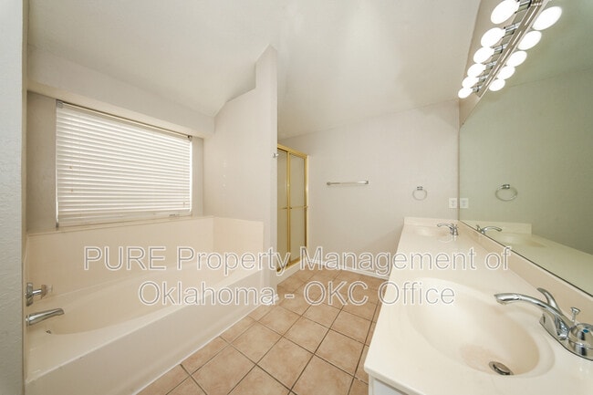 Building Photo - 400 Coalbrook Dr