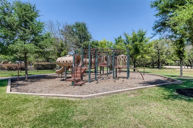 Building Photo - 4006 Gloucester Dr
