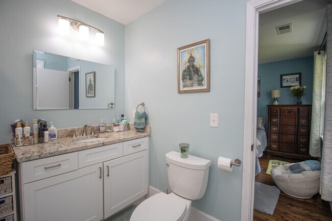 Building Photo - 2715 Kiawah Ave