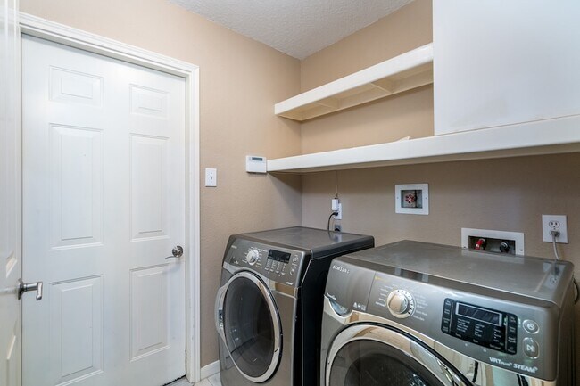 Building Photo - 66 Lakeridge Ct