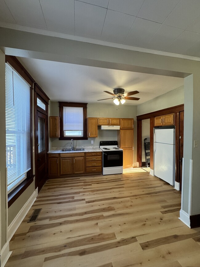 Kitchen - 925 Walnut St.