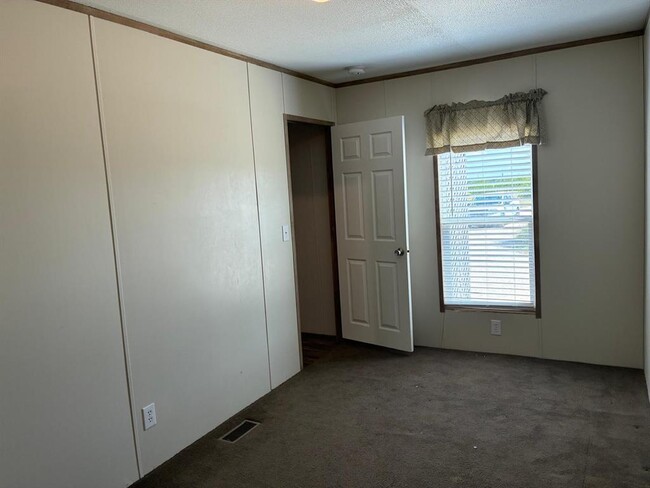 Building Photo - 636 Co Rd 236