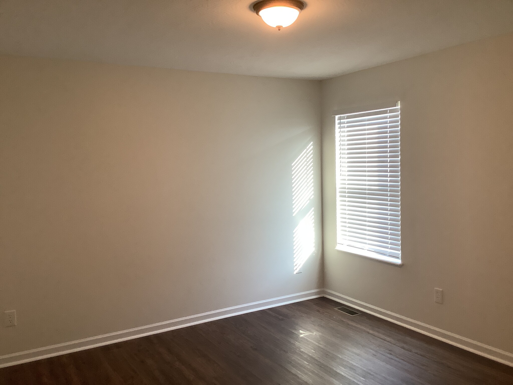 Building Photo - 109 Sandburg Dr